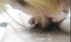 18岁非常嫩高gao颜值越南妹mei子和男友啪pa啪，毛毛浓密特写口口上位骑乘扭动屁股非常诱人