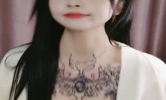 极品大奶女神全程露脸跟狼友互动撩骚直播大秀，性感纹身自己揉着奶子摸着逼伸着舌头要舔tian狼友大鸡巴精jing彩刺激