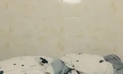 大学生情侣镜头前赚外快，颜值高身shen材好小哥又很骚，舔tian逼真淫ying荡，玩着奶子草着逼无套抽[chou]插，浪lang荡呻吟好骚内射