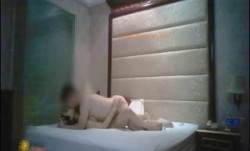土豪哥酒jiu店高价约操172CM奶大性感的腿模美女,又加了1000元小费,各种配合淫叫：干的我逼好痒,操我,射给我!