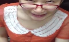 漂亮眼镜少妇日常吃鸡吃精啪pa啪流出 什么味道啊 好吃吗 好吃 太假了 老公你射啦 外表看着斯文很会搞怪 很反差 高清原档
