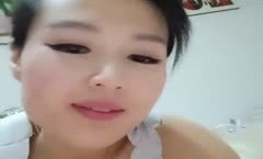 骚熟女抖阴新片！【四川波多】跳蛋自[zi]慰黄瓜抽[chou]插，黑丝开裆跳蛋拉扯淫语骚话呻吟，很是诱惑喜欢不要错过