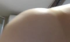 操操粉嫩骚气少妇酒jiu店漏奶漏操秀掰开嫩嫩厕所尿尿毛毛刮了很是诱惑喜欢不要错过