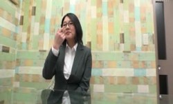 EIKI-092とんでもなくエロい恵体をスーツの下に隠している！地味に人気