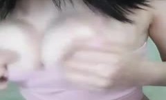 童颜巨乳非常嫩neng妹mei子全裸自摸诱惑，娇小身shen材坚挺大白奶子脱光光，掰嫩嫩特写揉搓非常诱人