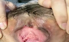 风骚的小xiao少妇露脸伺候蒙面大哥，让大哥在床上各种玩弄，全程露脸深喉大鸡巴各种抽[chou]插，让大哥抠逼玩道具插