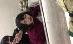 高gao颜值奶子雪白的大学生妹mei子和男友对着镜子非常自恋的啪pa啪自拍各种体位