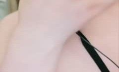 颜值不错丰满身shen材白皙妹mei子换了几套情趣装诱惑 逼逼挺粉嫩自摸姿势摆弄 很是诱惑喜欢不要错过