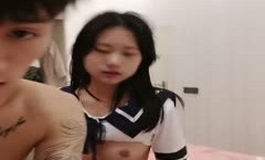 制服妹mei子被渣男男友拉回来直播做[zuo]爱，深喉吃屌，无套女上位多角度深插打桩