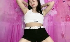 千元无上定制快手被封就开新号业内小有名气的网红女抖阴新片！【敏爷燕儿】漏B漏脸激ji情顶胯大阴唇都跟着波动_ (9)