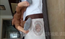 大白天应约去酒jiu店操熟熟，她说只有在酒jiu店才敢大声叫