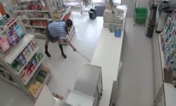 HUNTA-627無防備パンチラ！はわざと？2ボクのバイト先のコンビニの女子○生は、制服姿の