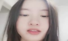 良家小xiao少妇露脸一个人在家陪狼友嗨，全程露脸风骚的大屁股，奶子不小自己揉捏，近距离自[zi]慰逼逼玩阴蒂好多水