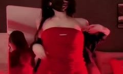 《疯狂抖音》美新娘5 美女喝高了洒酒疯耍的点大当街脱光光摆pose还跟jc动手(11)