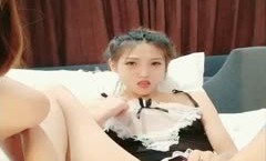 小可爱平台(原卡哇伊)颜值不错00后小花旦直播秀 穿着女仆装 自[zi]慰插[cha]穴 十分诱人