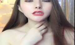 曼曼什么叫天生的啊，谁生下来就骚呀，后天的好嘛，，我还不够骚吗我挺骚的啊挺淫ying荡的啊。跳蛋诠释什么是骚！