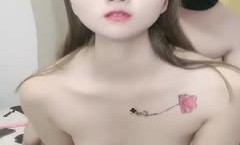 抖阴新片！【姐姐的心思】骚气美女被蒙面男锁喉插B表情销魂
