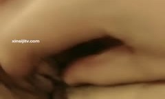 小弟带着自己老婆与大哥媳妇偸情3P刚要搞美团小哥敲门送外卖被强行拦下偸喂下情药玩4P大战对白精jing彩淫ying荡