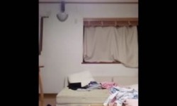 舞蹈学院小美女闺房放着音乐跳裸舞，虽然不懂欣赏但看得滋滋有味，很有动感的旋律节奏，累了就扣湿穴！
