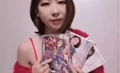 国内顶尖的VIP电报群少女镇定制超级博主视频，舌尖上的菊花全裸访谈，跳蛋天台放尿，饮尿自[zi]慰，1080P附图75P
