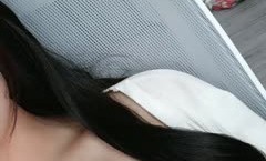 极品身shen材高gao颜值美女模特在狼友的调教下脱光诱惑狼友，性感粉嫩的逼逼特写真想舔tian一口，坚挺圆润的骚奶子刺激