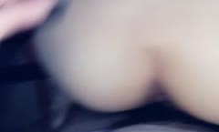 淫ying荡学妹mei露脸激ji情啪pa啪，给小哥哥舔tian乳头被按着脑袋玩深喉真刺激，主动上位抽[chou]插叫声淫ying荡，被小哥直接内射特写