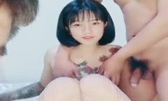 高中学妹mei❤️--兄弟俩3P校园浪lang妹mei，一个射得快，一个持久，一起玩弄让学妹mei欲仙欲死，爽哦！