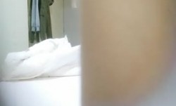 平头哥宾馆约操微信勾搭了很久的医学院药学系气质性感大美女,皮肤白皙颜值高,逼毛茂盛猛扣,操的眼神迷离淫叫!