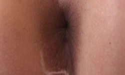 年轻的简脱衣服和手手（特写）-YOUNG JANE UNDRESSING AND MASTURBATING (CLOSE-UP)