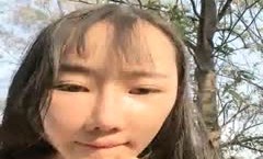 鸭舌帽苗条妹mei子抖阴新片！【小乳猪】和炮友户外小树林啪pa啪，口口后入抽[chou]插呻吟娇喘，很是诱惑喜欢不要错过