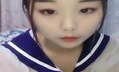 长得很是清纯漂亮又可爱的萌妹mei子直播小秀换脸几套衣服年纪小还是有点害羞