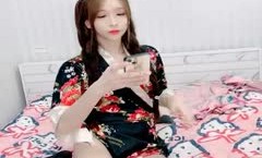 倩倩日本妹mei，被泰国小哥哥大长屌插到子宫颈、多种姿势爆bao操，爽得叫声哑了！ (2)