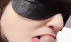漂亮美眉 小哥哥把我弄的小骚逼满是淫水 爽的不要不要的 白虎鲍鱼超粉嫩