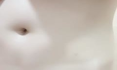 爆乳极品妹mei子，全程露脸诱惑狼友发骚，艳舞诱惑揉奶玩逼，性感的无毛白虎，坐在马桶上道具自[zi]慰，浪lang叫呻吟