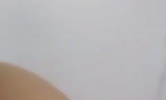 校长勾搭上幼儿园英语老师 戴着眼镜看是文静 实则骚货 学校停课 天天在家啪pa啪