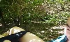 骚气少妇户外小树林野战双人啪pa啪口口舔tian硬上位骑乘最后内射尿尿很是诱惑喜欢不要错过