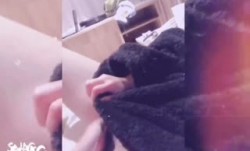 台湾SWAG娇小大学生『ginanana』圣诞节娇小女生与男闺蜜太会扭吐精融化男闺蜜直接受不了